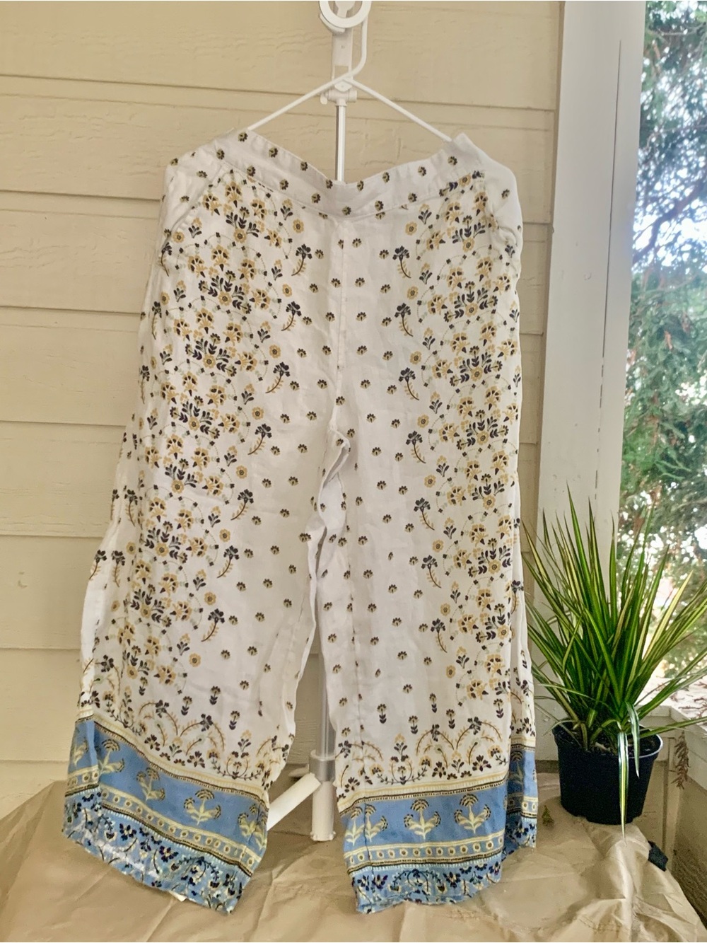 Joie White Wide-Leg Pants with Gold Floral Embroidery and Blue Hem